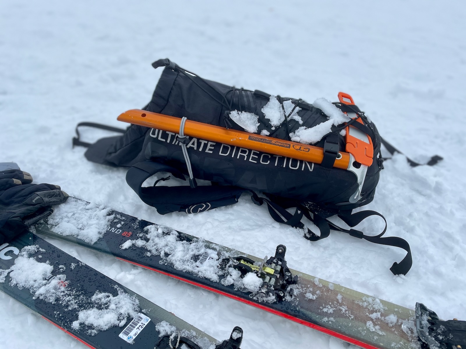 Przegląd lekkich plecaków dla wspinaczki i skitouringu z Decathlonu